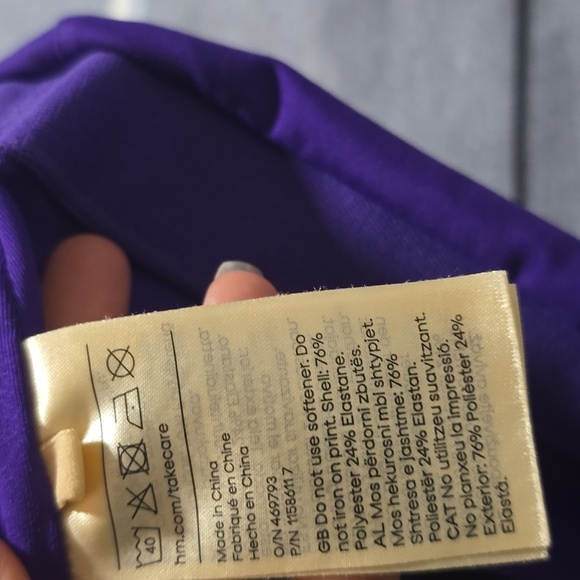 Purple Athletic Crop Top Size M - Picture 6 of 6